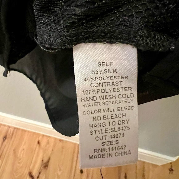 She + Sky sheer sleeveless blouse with lace detail - Picture 4 of 6